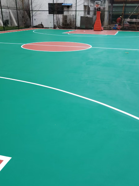 张北 球场长期使用易出现地面开裂